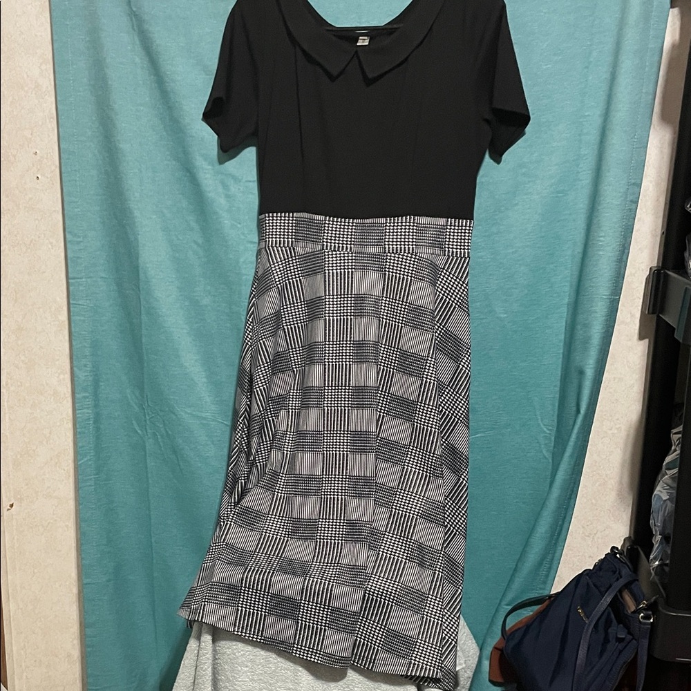Chic Black and Gray Plaid Midi Dress